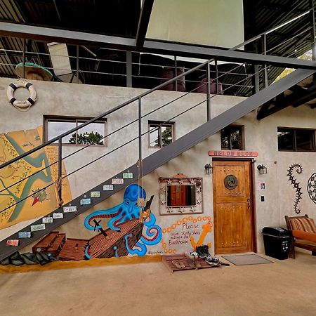 Shipwrecked Hostel Увіта Екстер'єр фото