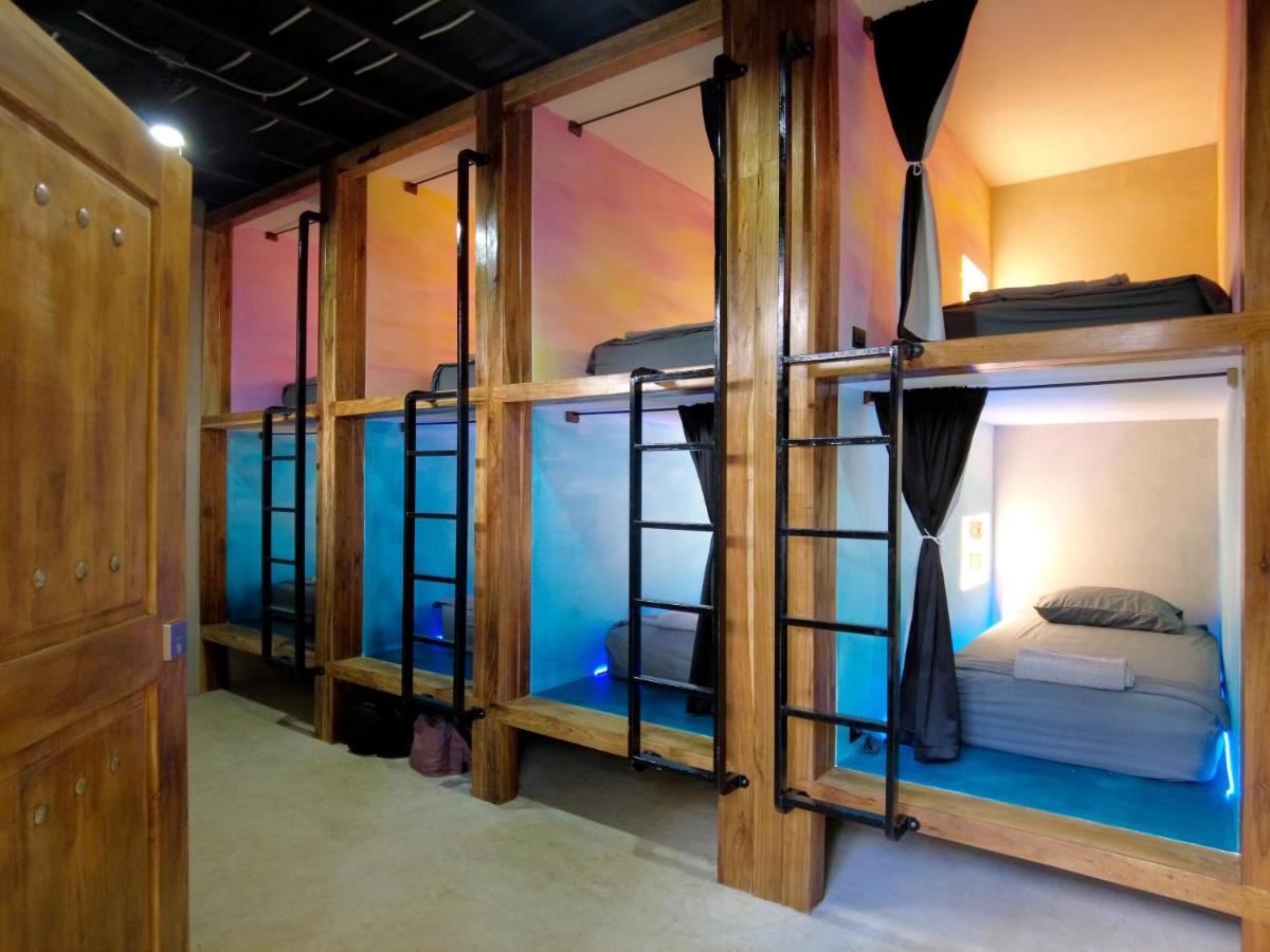 Shipwrecked Hostel Увіта Екстер'єр фото