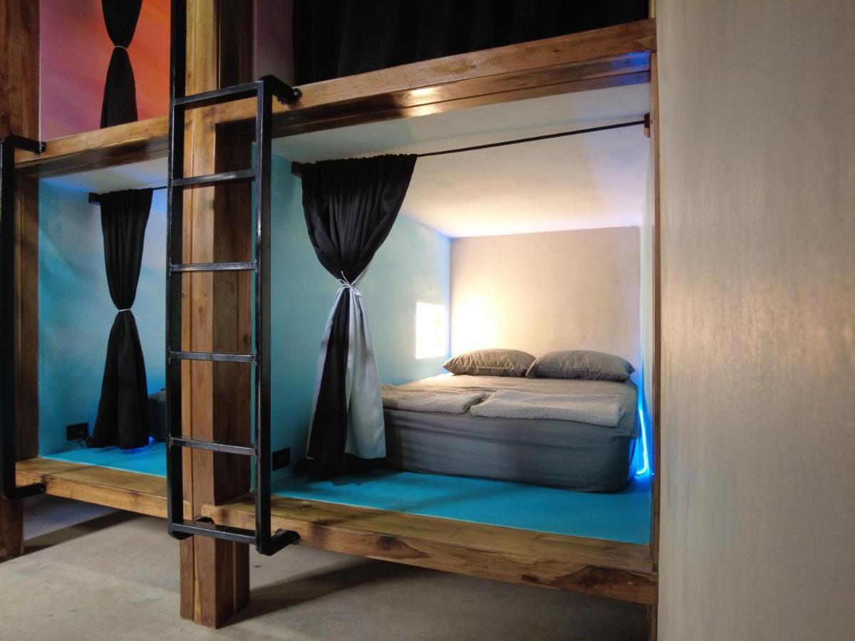Shipwrecked Hostel Увіта Екстер'єр фото