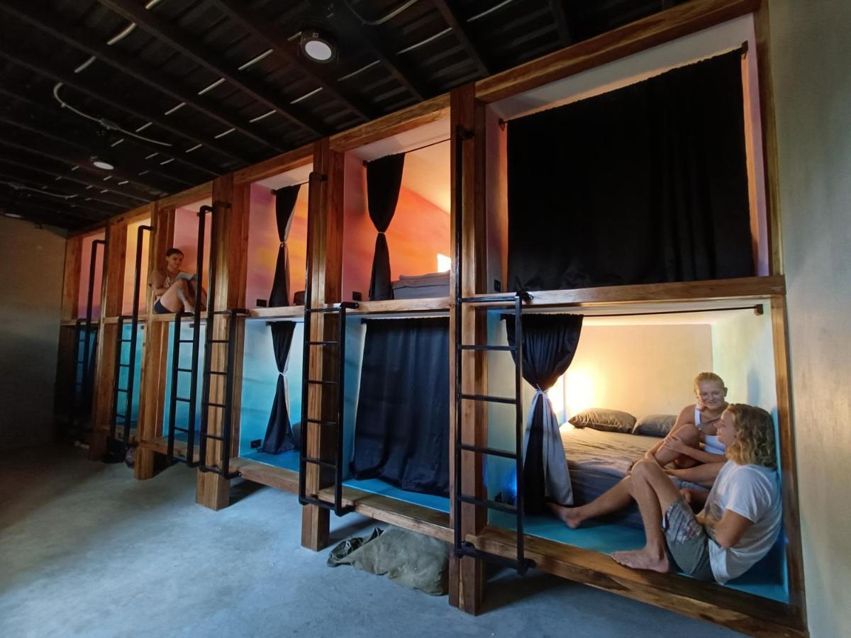 Shipwrecked Hostel Увіта Екстер'єр фото