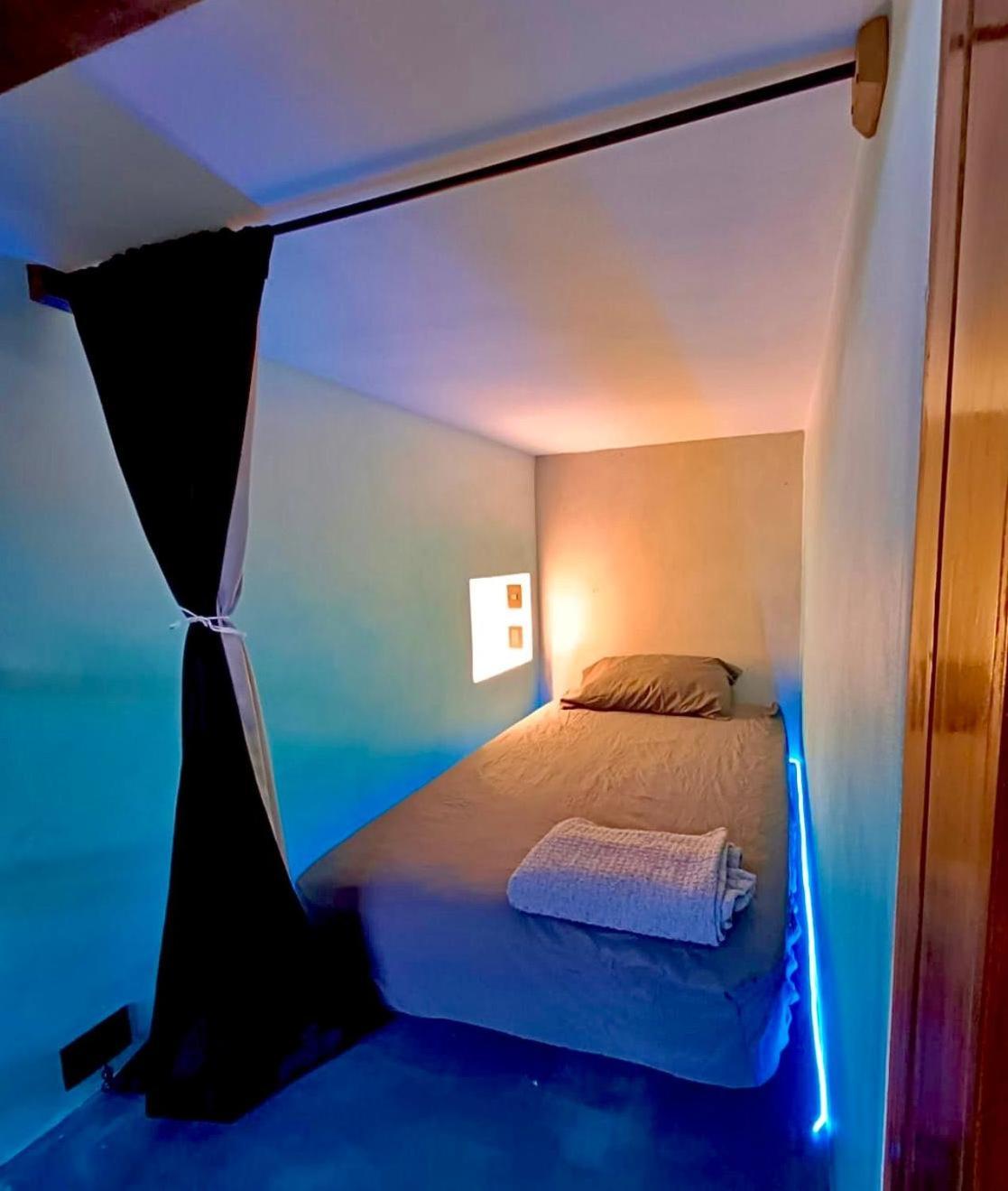 Shipwrecked Hostel Увіта Екстер'єр фото