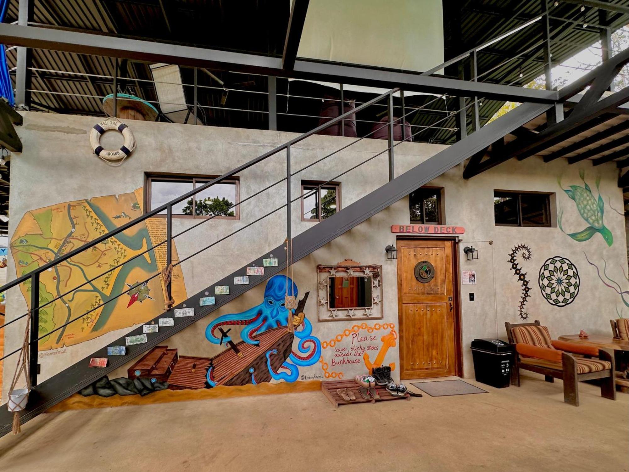 Shipwrecked Hostel Увіта Екстер'єр фото